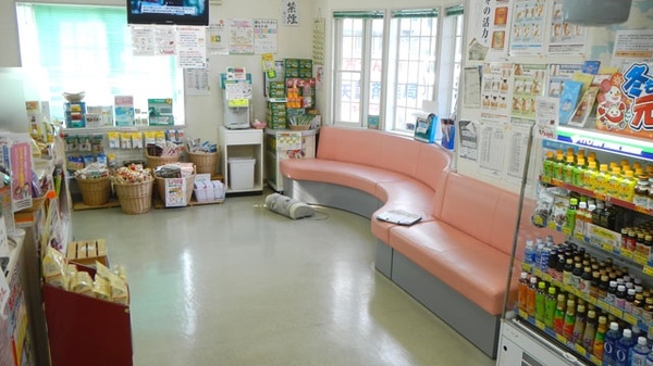 二矢調剤薬局の待合スペース