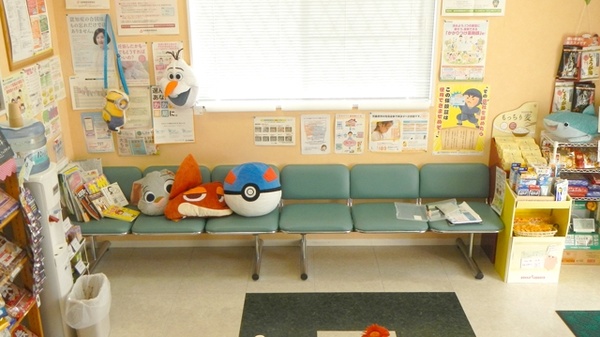 フタヤ薬局　国分店の待合スペース