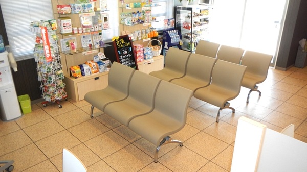 フタヤ薬局　志布志店の待合スペース