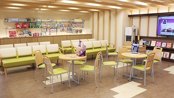 あけぼの薬局　北葛西店の待合スペース