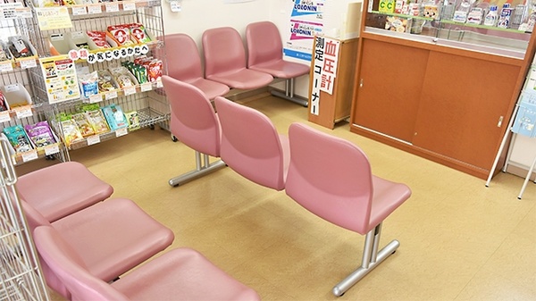 あけぼの薬局　綾瀬店の待合スペース