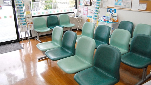 あけぼの薬局　習志野店の待合スペース