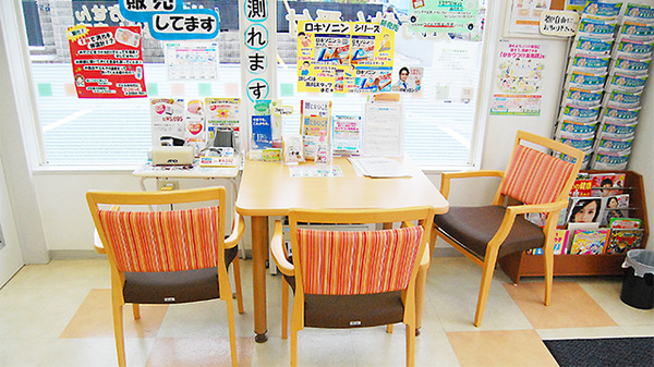 あけぼの薬局　香澄店の待合スペース