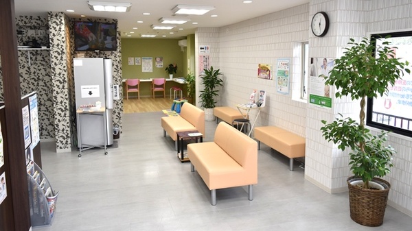 白根ゆり薬局の待合スペース