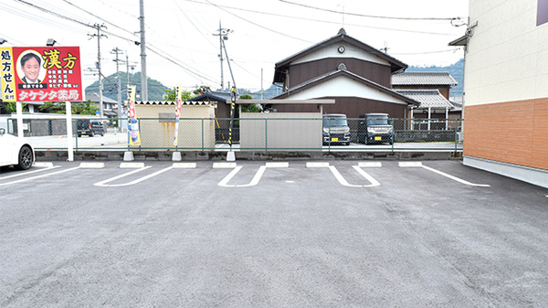 タケシタ薬局の駐車場
