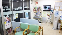 ななほし薬局　王禅寺店の待合スペース