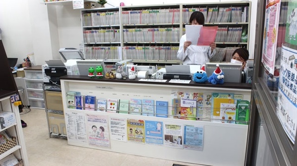 カワセ薬局　本店の受付/カウンター