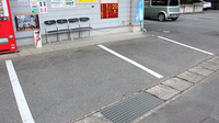 菅谷薬局の駐車場