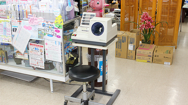 菅谷薬局の血圧計
