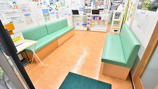 幸生堂薬局 大利店の待合スペース