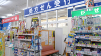 アカカベ薬局　枚方公園店の入口