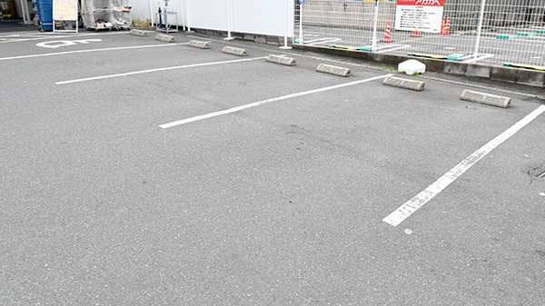 アカカベ薬局　枚方公園店の駐車場