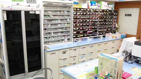 薬局タカサ　稲毛病院前店の調剤室