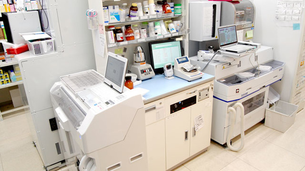 セイムスさいたま新都心薬局の調剤器具