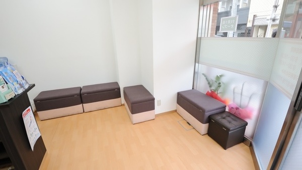 ほのぼの薬局　上汐店の待合スペース