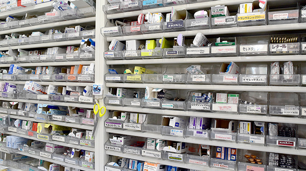ほのぼの薬局　上汐店の薬棚