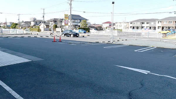 ヤックスドラッグ　市原八幡薬局の駐車場