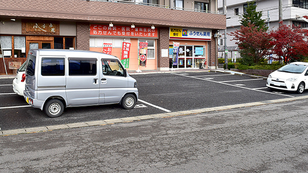 ふうせん薬局　関店の駐車場