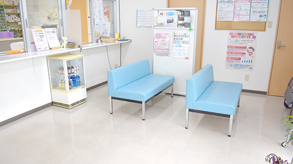 きりん薬局の待合スペース
