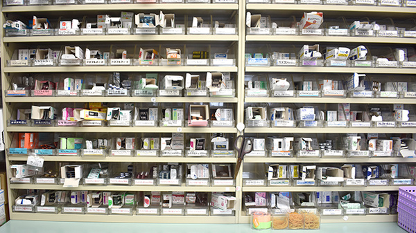きりん薬局の薬棚