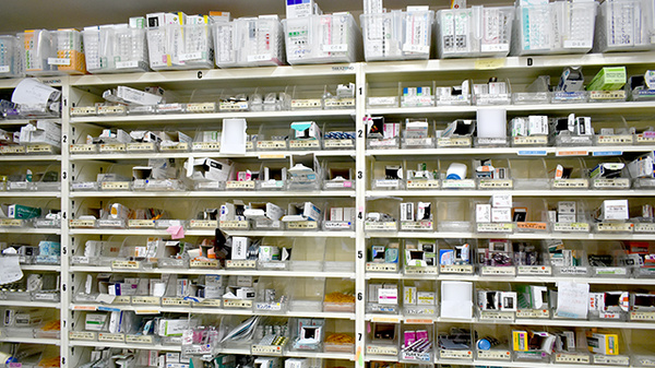 ウイン調剤薬局小山店の薬棚