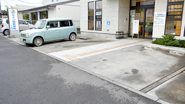 ウイン調剤薬局小山店の駐車場