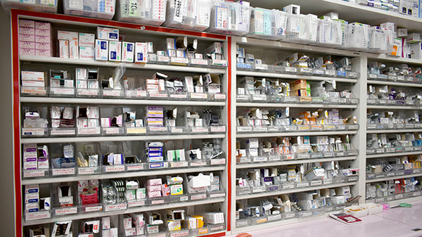 ウイン調剤薬局小山城南店の薬棚