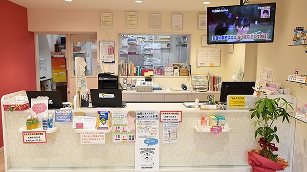 コスモファーマ薬局　日赤前店の受付/カウンター