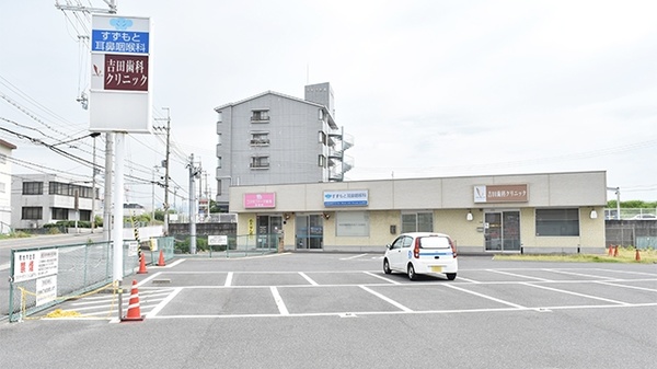 コスモファーマ薬局　泉南店の駐車場