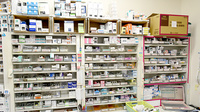 コスモファーマ薬局　泉南店の薬棚