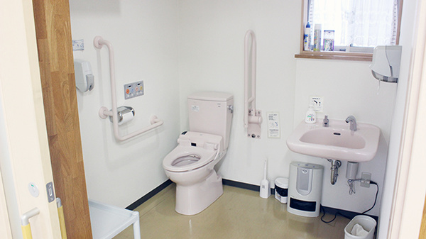 高越薬局のお手洗い