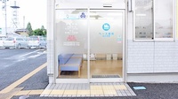 ベース薬局なこそ店の入口