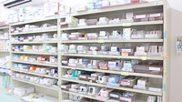 ベース薬局なこそ店の薬棚