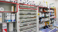 ベース薬局三河台店の薬棚