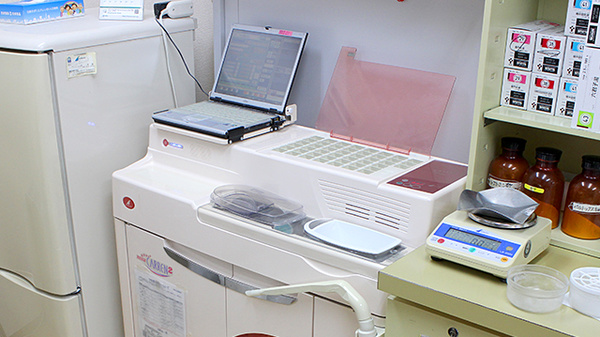 ベース薬局宮下町店の調剤器具