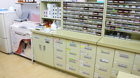 ベース薬局宮下町店の薬棚