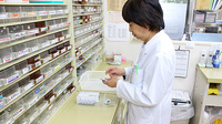 ベース薬局宮下町店の作業風景