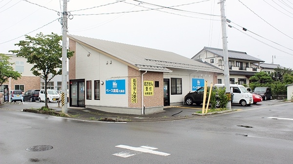 ベース薬局大森店の外観