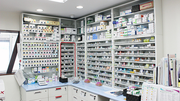 ベース薬局油井店の調剤室