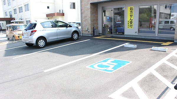 ベース薬局鹿島厚生病院前店の駐車場