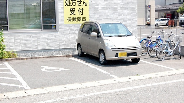 エール薬局　千石店の駐車場