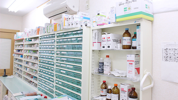 エール薬局　小名浜店の薬棚