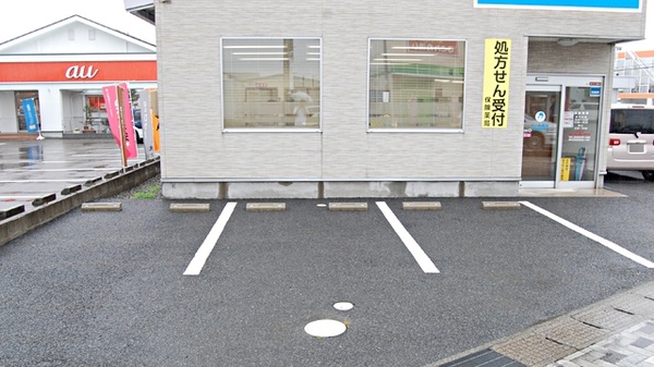 すずらん調剤薬局の駐車場