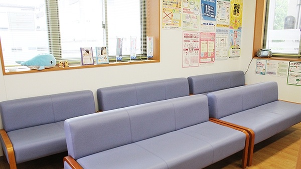 エール薬局　南四番町店の待合スペース