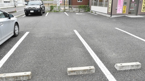 コスモファーマ薬局　大間々店の駐車場