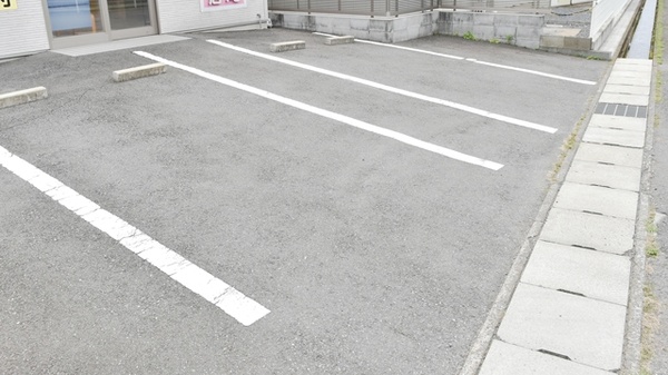 コスモファーマ薬局　川端店の駐車場