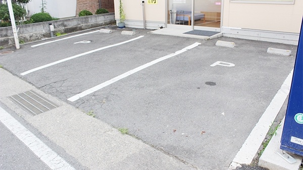コスモファーマ川中島薬局の駐車場
