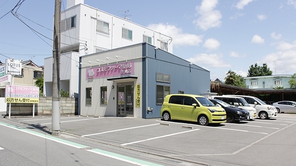 コスモファーマ薬局　渋川店の駐車場