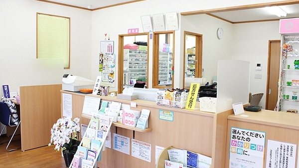 コスモファーマ薬局　並榎店の受付/カウンター
