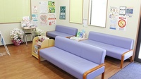 コスモファーマ薬局　波志江店の待合スペース